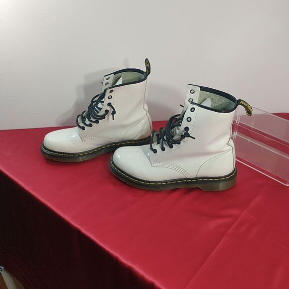 Dr. Doc Martens 1460 Womens Size 10 White Patent Leather 8 Eyelet Combat Boots. - Picture 14 of 14